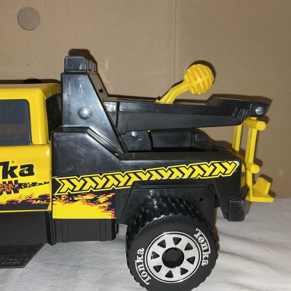 NICE 2020 Tonka Road Service Wrecker Tow Truck Yellow Metal & Plastic Toy - Picture 3 of 12
